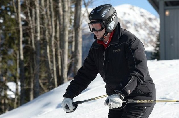 Путин с Медведевым спустились на горных лыжах рядом с трассами Сочи