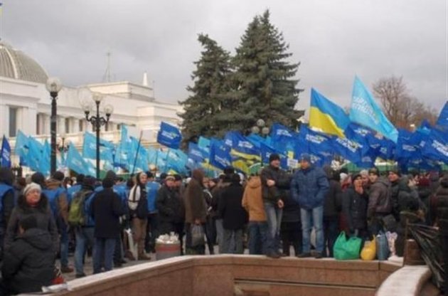 Антимайдановцы заявили, что собираются разобрать баррикады Евромайдана