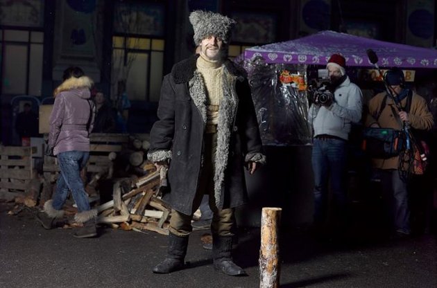 Український козак, над яким на морозі знущався "Беркут", втік і знову на Майдані