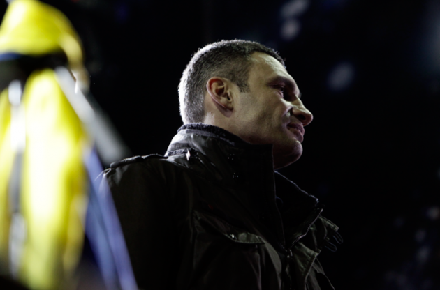 Кличко призвал украинцев включаться в защиту мирных митингующих