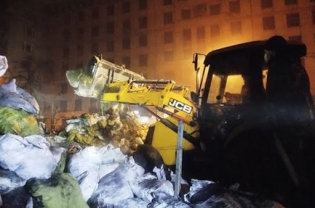 Активисты Майдана разобрали часть баррикад на Грушевского
