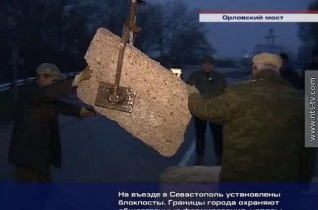 На всех въездах в Севастополь установлены блокпосты
