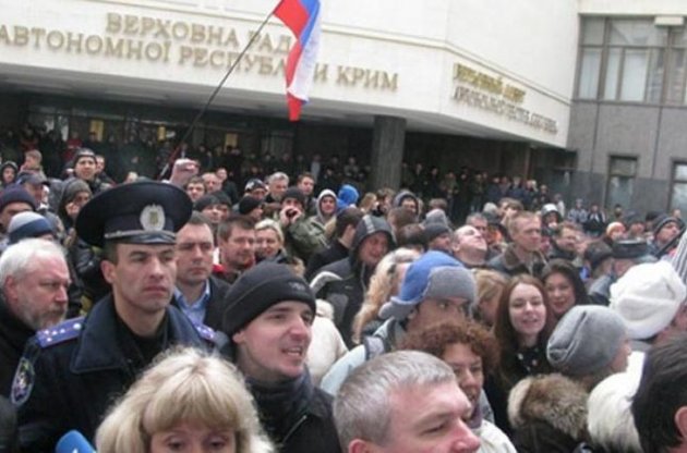 В Крыму идет противостояние сторонников и противников новых властей
