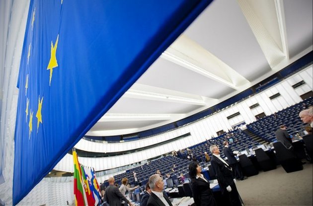 Европарламент принял резолюцию по Украине и призвал Россию "соблюдать дистанцию"