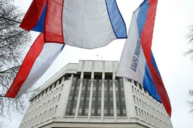 Крымский парламент проголосовал за референдум и отставку правительства
