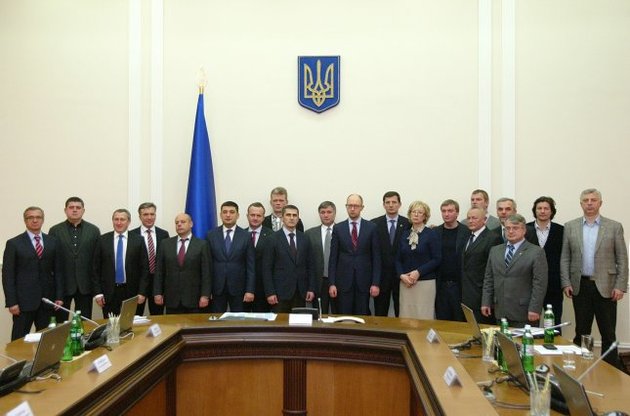 Рада досрочно прекратила депутатские полномочия Яценюка и трех министров