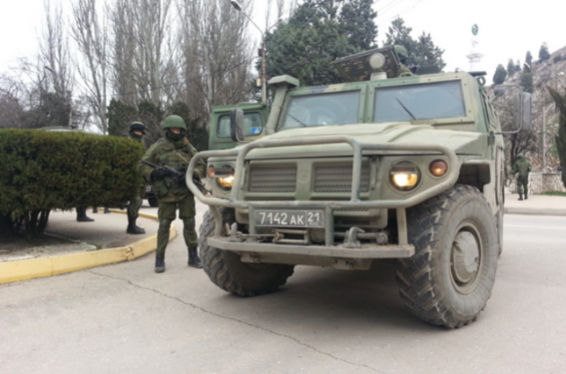 Війська РФ, які Путін назвав загонами самооборони, продовжують блокувати у Криму об'єкти ЗСУ