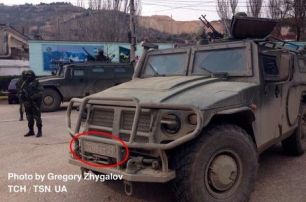 У "народной самообороны" Крыма, о которой заявил Путин, российское оружие и техника
