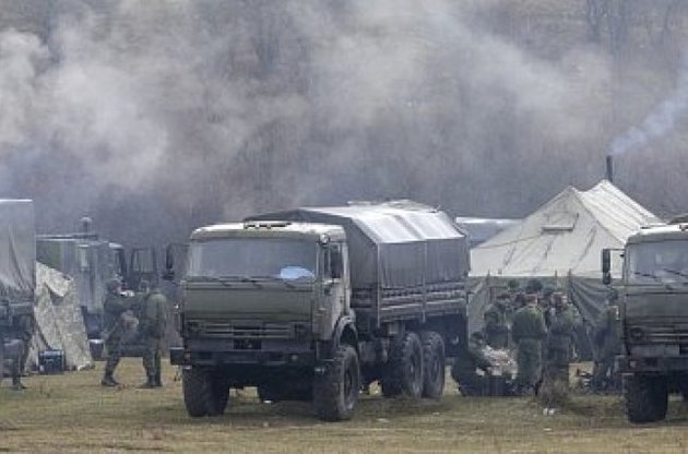 Россия открыто стягивает военную технику к северным и восточным границам Украины