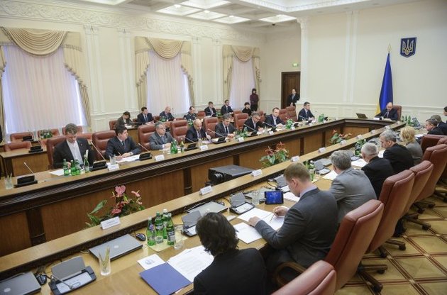 Больше половины украинцев поддержали первые шаги нового правительства
