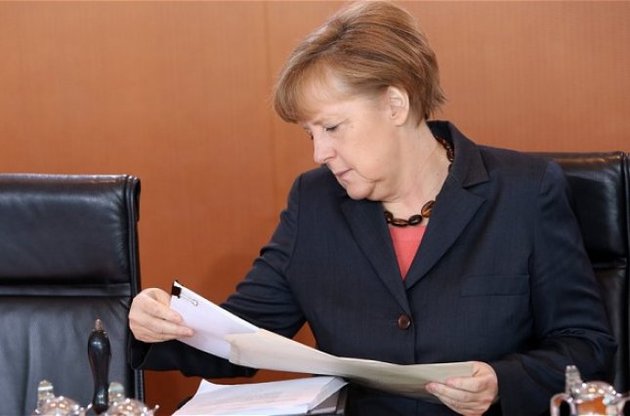 Меркель выступила за жесткую линию в отношениях с Россией