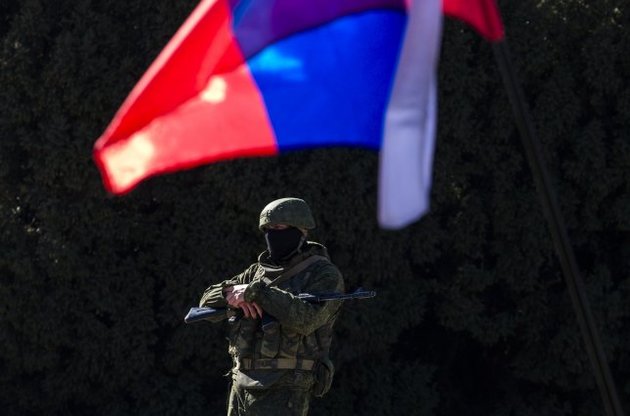 По совету Путина: Солдаты РФ, прикрываясь детьми и женщинами, штурмуют еще один украинский штаб в Крыму