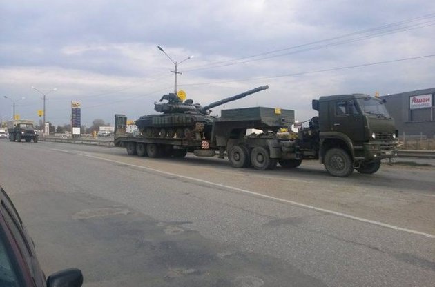 Россия приостановила передачу Украине захваченной в Крыму военной техники