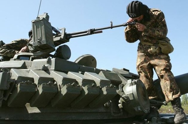 Российская армия проводит маневры в километре от украинской границы