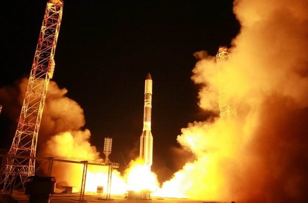 Во время запуска ракета-носитель "Протон-М" рухнула на землю