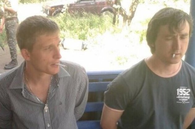 Двоє росіян, які готувалися знімати сюжет про вбивство українців на сході, зараз у Києві на допиті