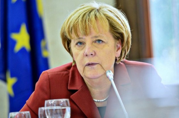 Меркель пригласила Порошенко посетить ФРГ