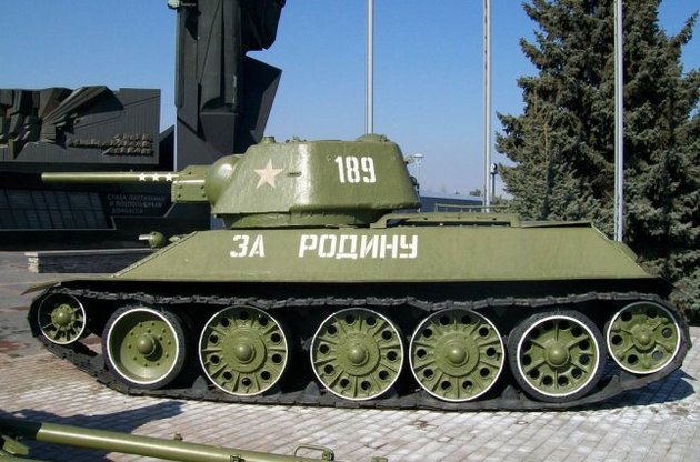 Боевики "ДНР" забрали музейные танки и пушки в Донецке
