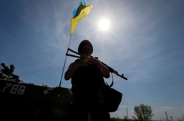 Порошенко поручил водрузить над Славянском флаг Украины