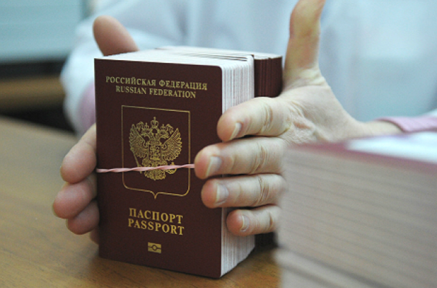 В анексованому Криму доповідають про те, що масову паспортизацію майже завершено