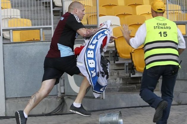В УЄФА почали розслідування інциденту з уболівальниками на трибунах НСК "Олімпійський"