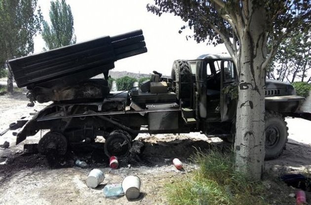 В Луганской области террористы обстреляли из "Градов" колонну беженцев