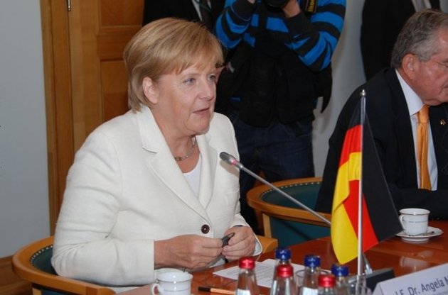 Меркель будет продолжать линию санкций в отношении России