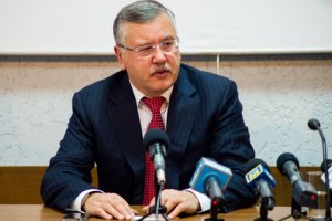Гриценко призвал к введению военного положения