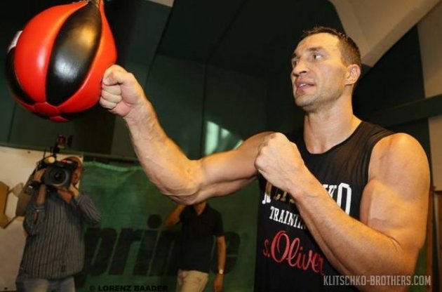 Кличко получил травму и отменил бой с Пулевым, - СМИ