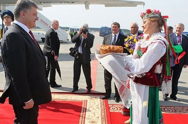 Порошенко вже прилетів у Мінськ на переговори з Путіним