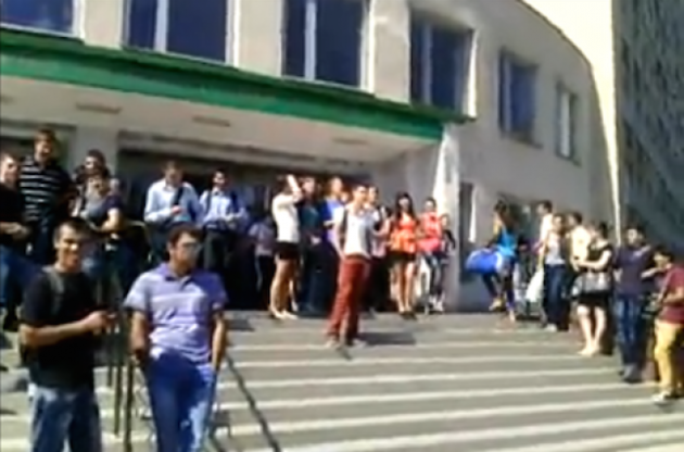Студенти кримського вузу заспівали український гімн Константинову