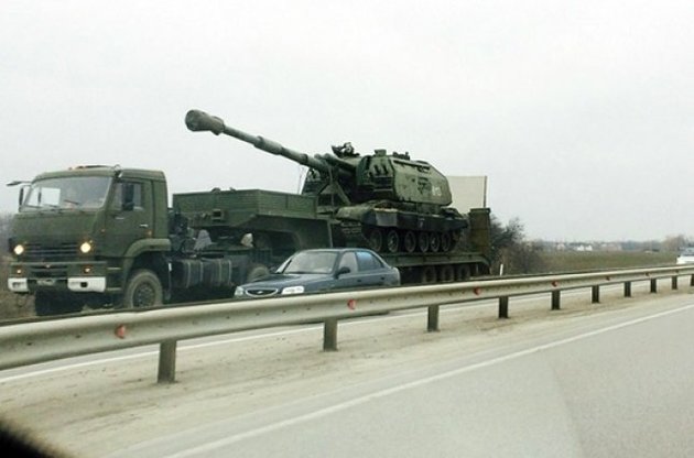 Россия стянула свои войска на севере Крыма к границе с Украиной