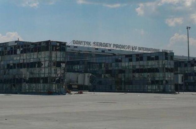 Семенченко заявив про захоплення бойовиками двох терміналів аеропорта Донецька