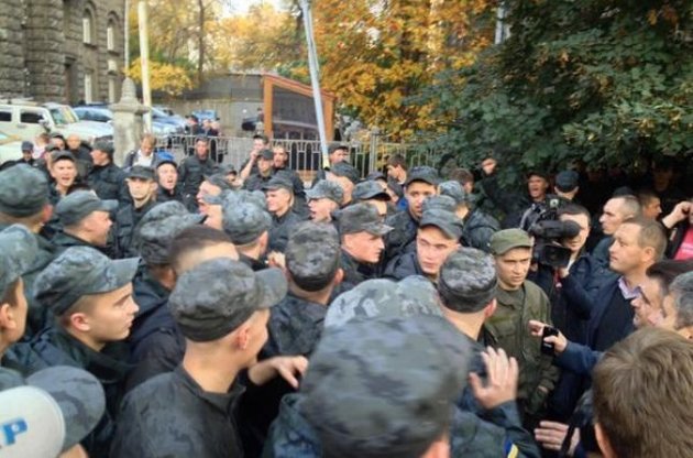 Несколько сот солдат-срочников под администрацией Порошенко требуют дембеля