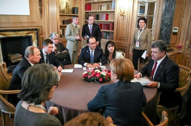 Олланд признал, что ситуация в Донбассе еще далека от урегулирования