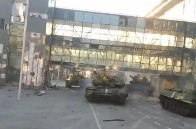 "Кіборги" заявляють, що донецький аеропорт штурмують військові РФ