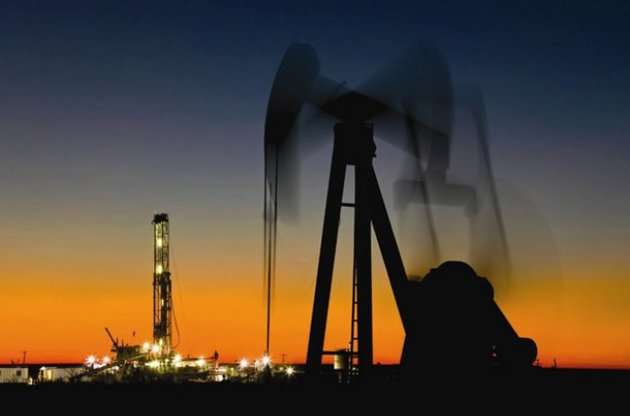 Нефть упала до четырехлетнего минимума в $ 76