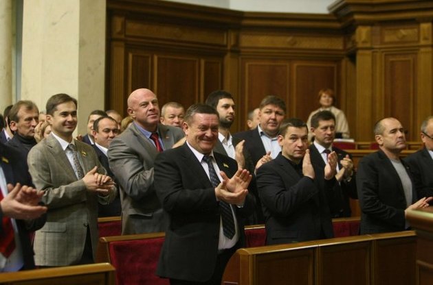 Депутаты намерены за месяц рассмотреть 400 законопроектов