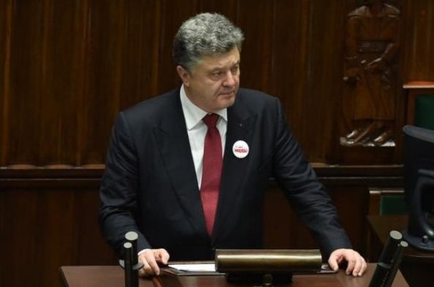 Порошенко пообещал на днях внести в Раду закон об отмене внеблокового статуса Украины