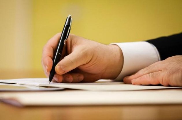 Порошенко подписал закон о снижении единого социального налога с 41% до 16,4%