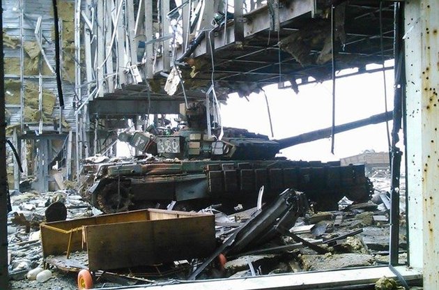 Боевики в течение дня обстреливали аэропорт Донецка из тяжелого вооружения