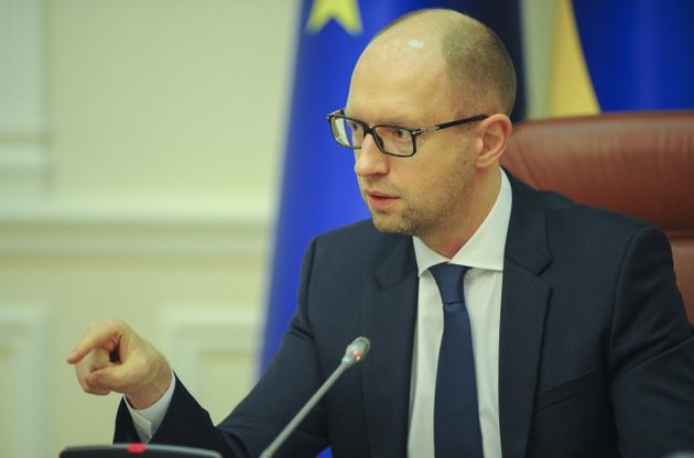 Яценюк звинуватив Міненерго в здачі інтересів України при підписанні контрактів з Росією - ЗМІ