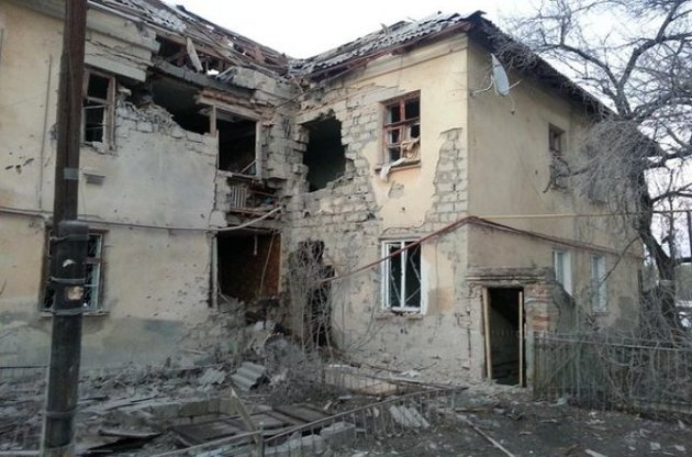 Боевики попали из минометов в многоквартирный дом в Счастье, есть пострадавшие - Москаль