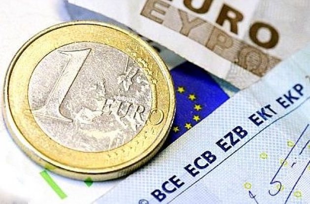 Євро впав до долара до 11-річного мінімуму після включення ЄЦБ "друкарського верстата"