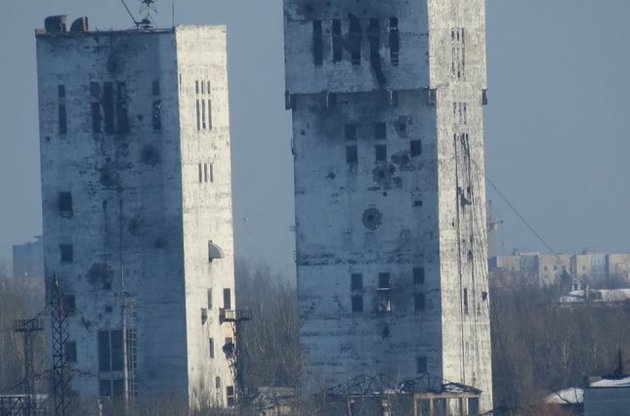 "Кіборги" продовжують контролювати частину зруйнованого Донецького аеропорту - РНБО