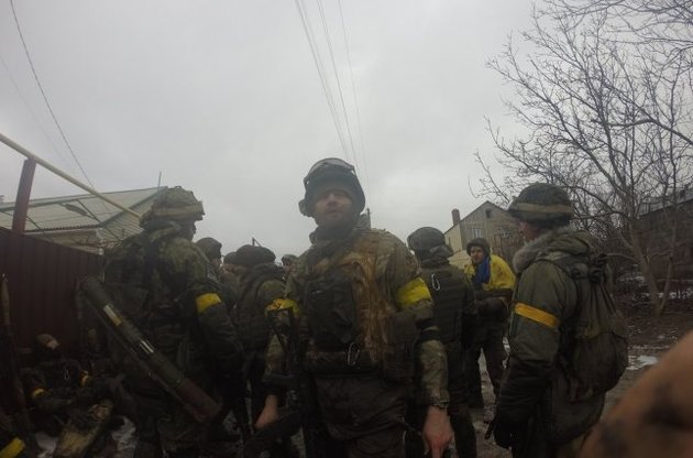 Бронетехника террористов попыталась войти в Широкино - Азов