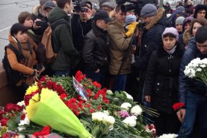 Российская оппозиция проведет траурное шествие в память Немцова в центре Москвы