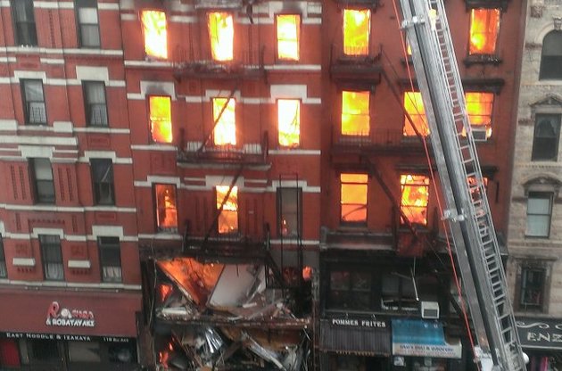 У Нью-Йорку 2 людини загинули і щонайменше 30 постраждали після вибуху в будинку