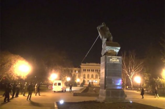 В Харькове за ночь ликвидировали памятники Орджоникидзе, Рудневу и Свердлову