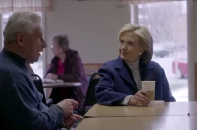В Росії Клінтон вже б програла вибори лише через її передвиборче відео – Bloomberg